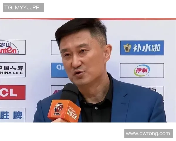 和家人闹矛盾，杜锋卸职广东？丈母娘发声，全运夺冠，谁留意杜锋行为